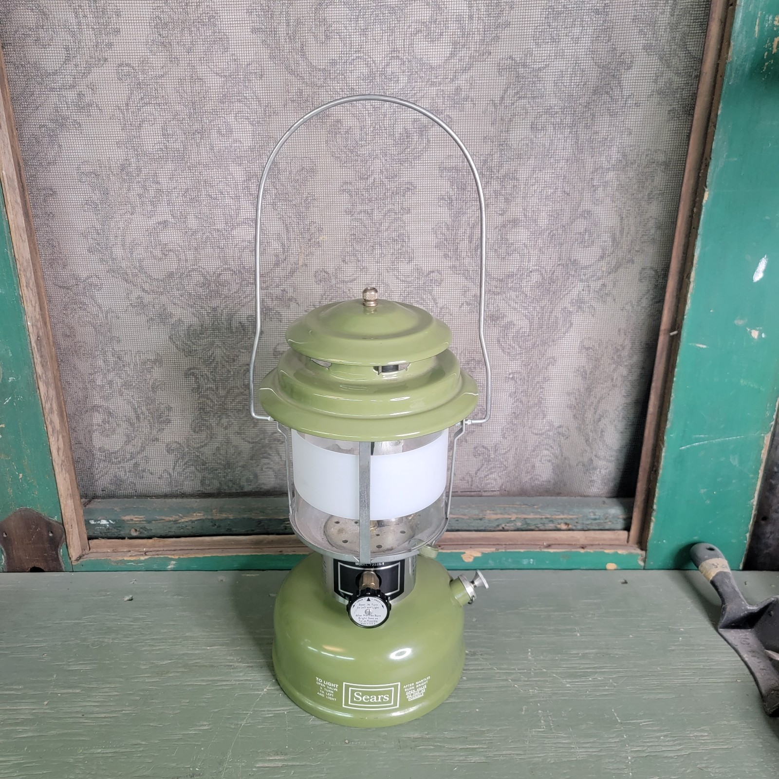 VINTAGE SEARS & ROEBUCK AVOCADO DOUBLE MANTLE LANTERN 72325-1 DATE 3/76 Mint