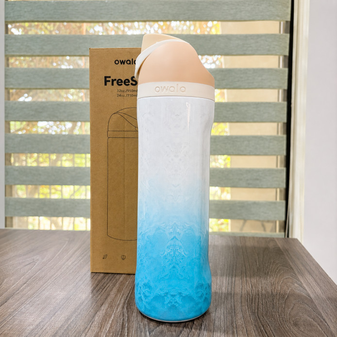NEW Owala FreeSip 24oz Rolling In Birthday Beach Bash Limited Edition Bottle