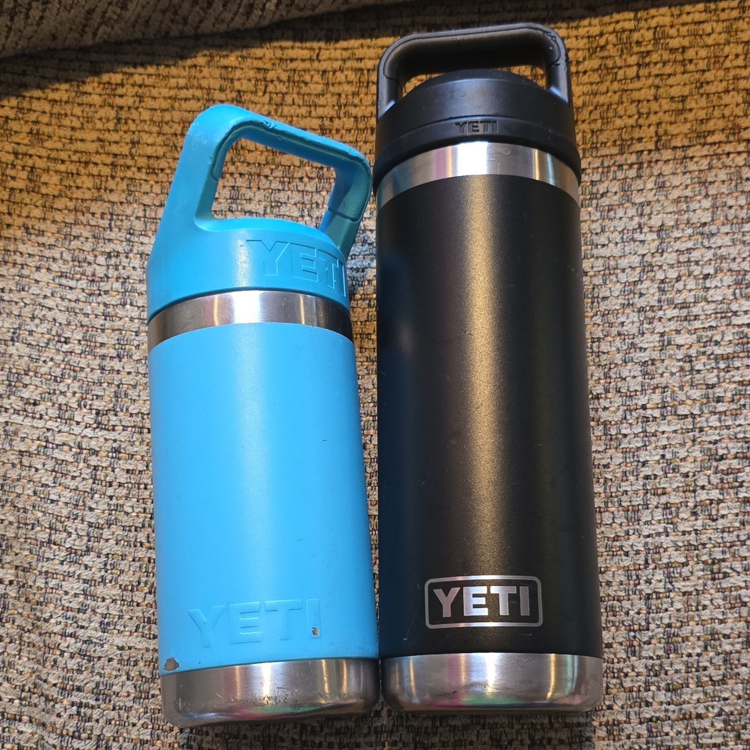 YETI Rambler 26 oz Insulated Water Bottle Lot of 2 Blue/Black Straw Lid Chug OBO