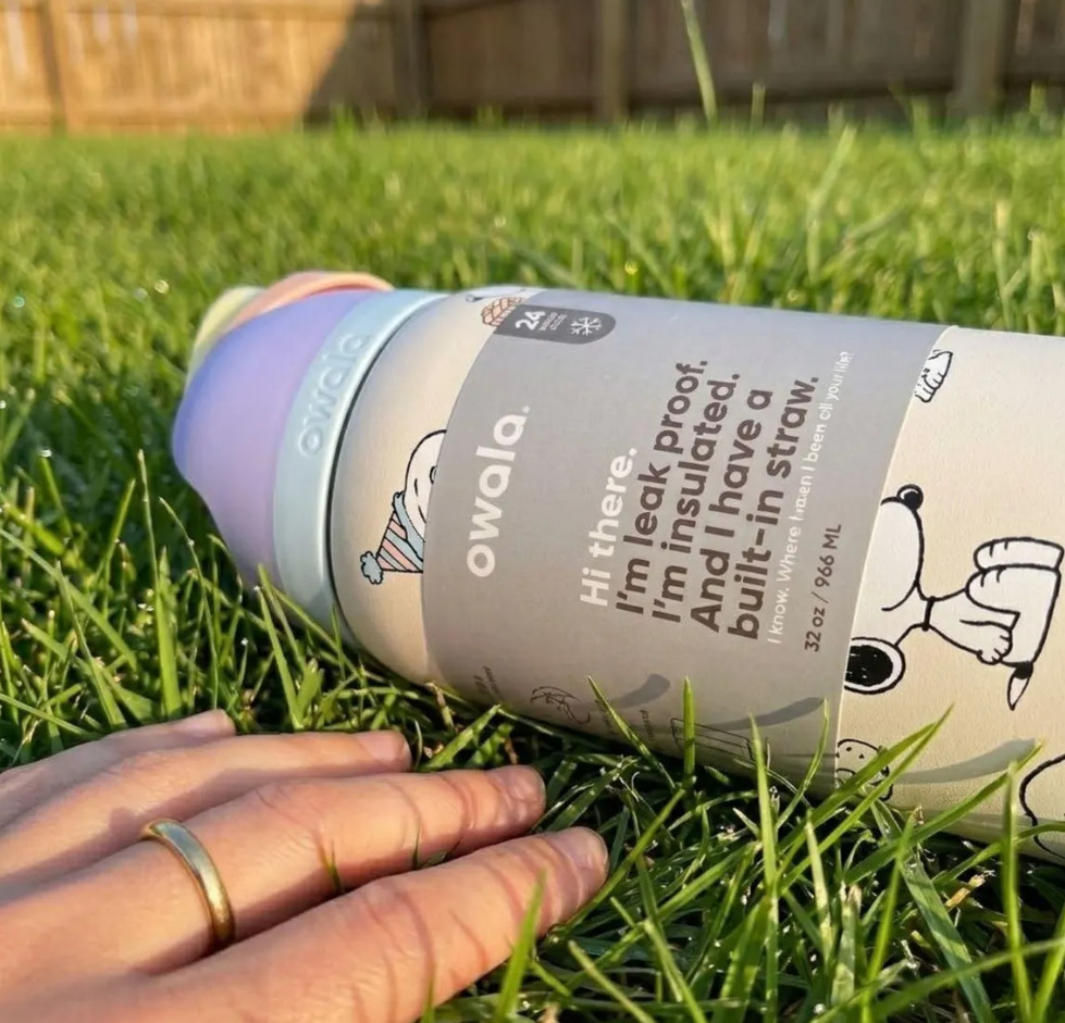 Limited Edition Owala Snoopy Subtle Sweetness 32oz FreeSip Bottle Peanuts NWT