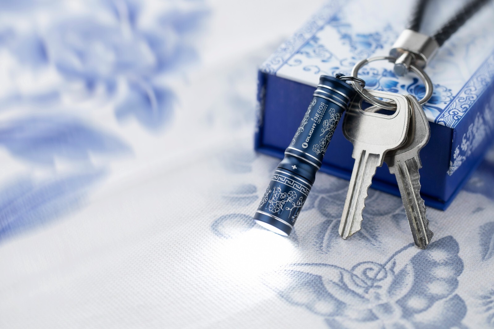 Olight I3E EOS Blue Porcelain EDC Keychain Waterproof Flashlight, 90 Lum, W/AAA