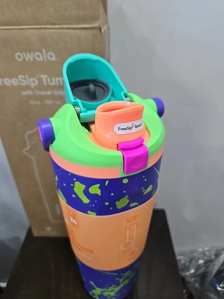 Owala FreeSip Sway Stainless Steel Water Bottle / 30oz / Color: Electric Feel