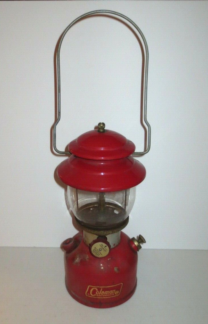 VINTAGE RED COLEMAN SINGLE MANTLE LANTERN #200A 1/65 with PYREX GLASS SHADE