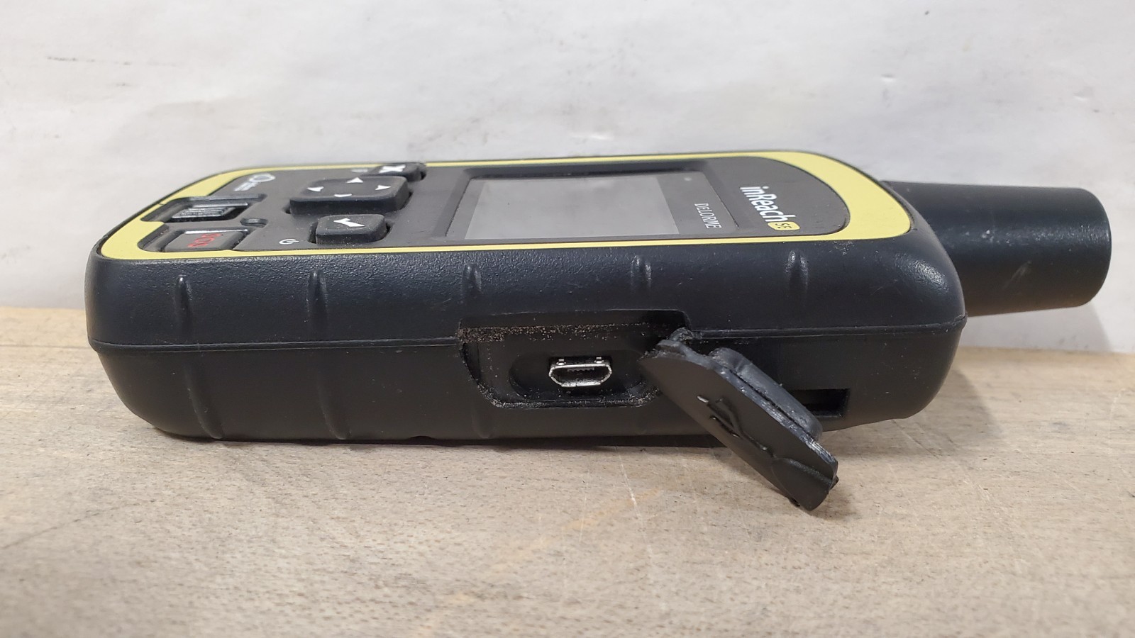 DeLorme inReach SE Satellite Communicator Model INRCH20 Handheld GPS Transmitter