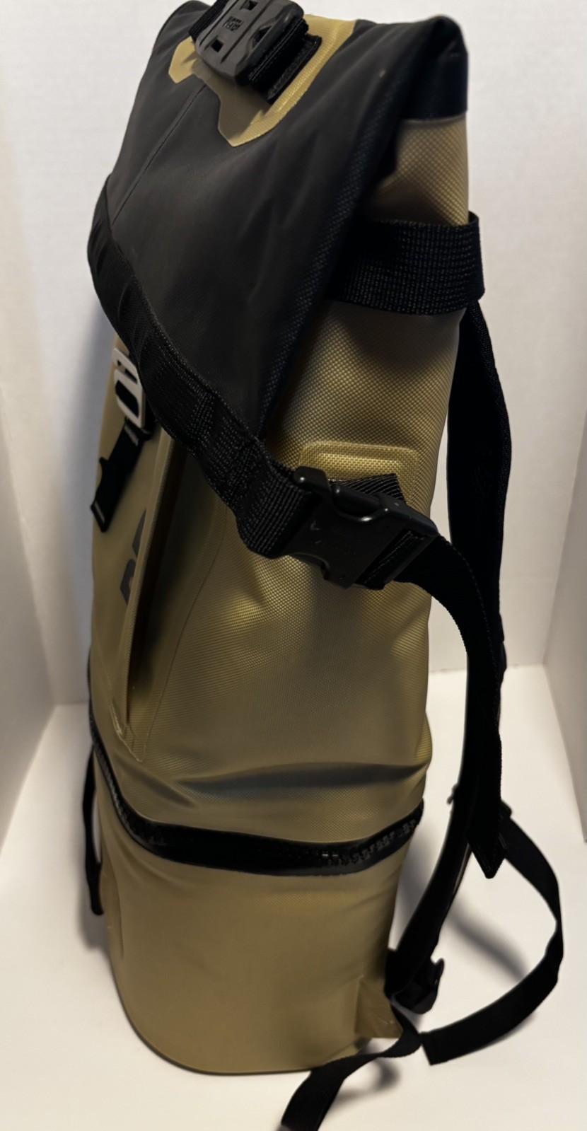 Pelican Dayventure Backpack Soft Cooler Water-Resistant Travel Camping Beach