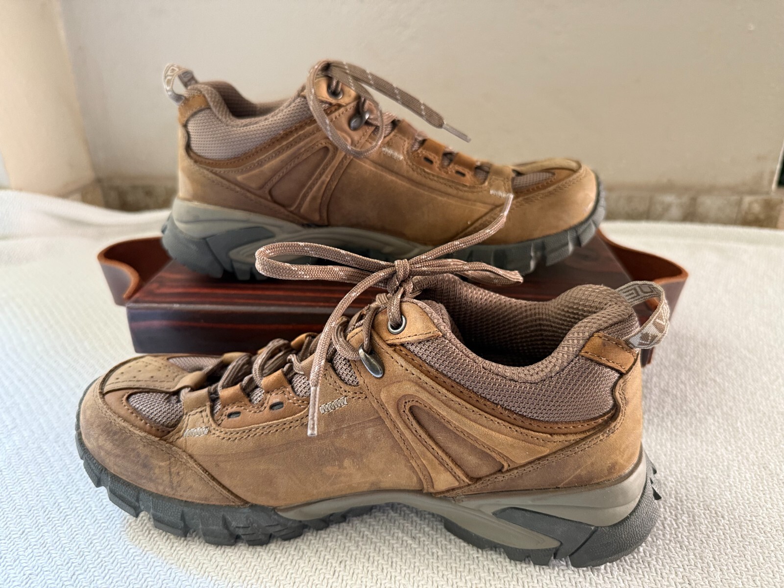 Vasque Mantra Men’s Hiking Sneakers Shoes Brown Trail Outdoors 8M Leather
