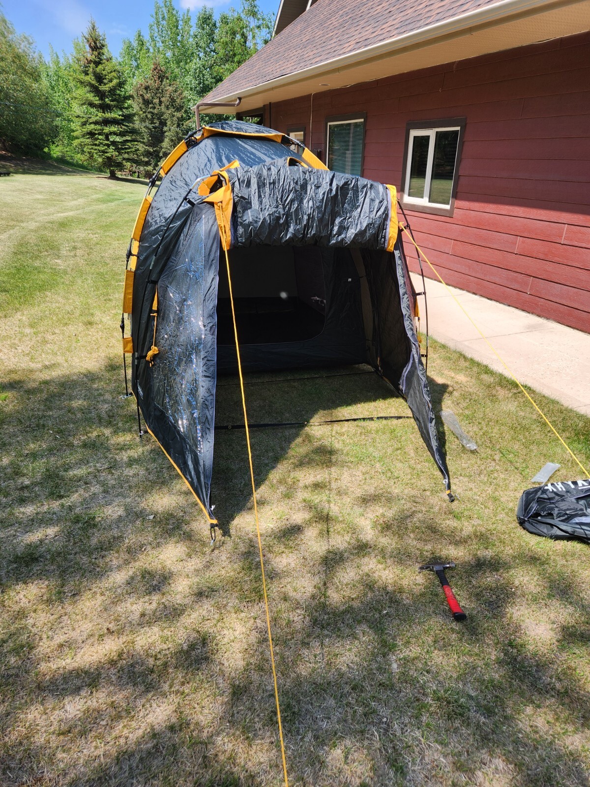 I am selling a Khynam “Biker Plus Tent”.