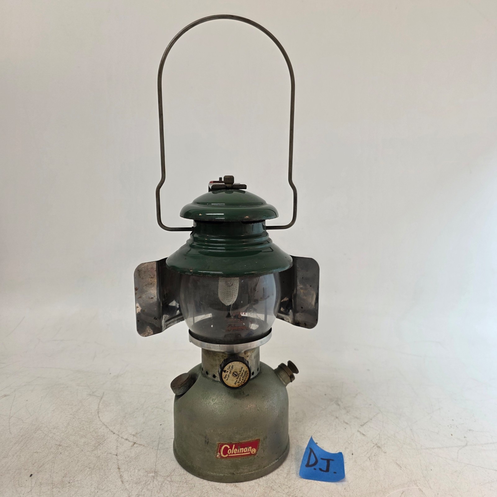 Vintage COLEMAN 202 Professional Lantern, 10-62, Holds w Red Handle Reflector