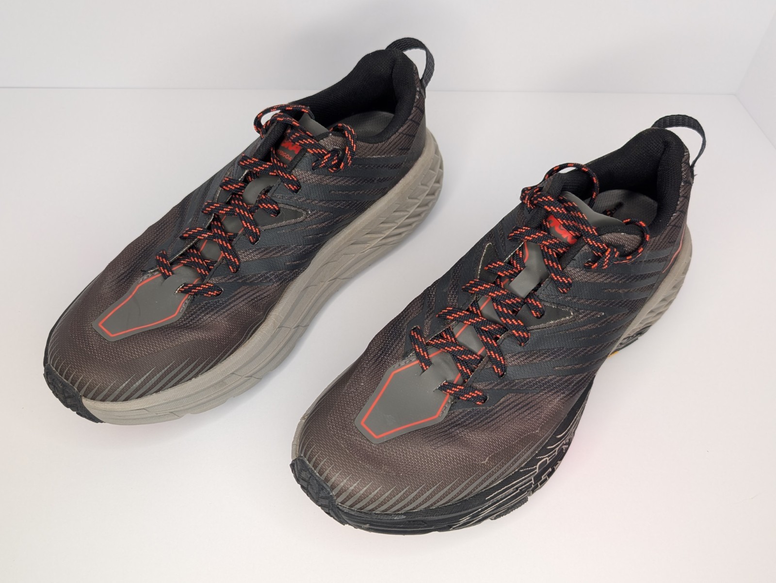 HOKA ONE ONE Speedgoat 4 Men’s Trail Hiking Shoes Black/Gray/Orange US 8 M DGGA