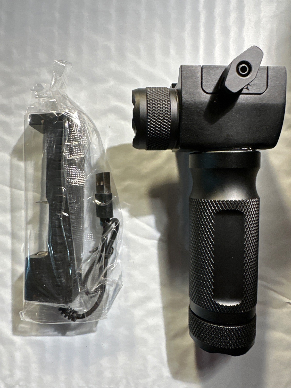 Tactical Weapon Flashlights Laser Sight-Rail-Mounted Light and Red Laser Light