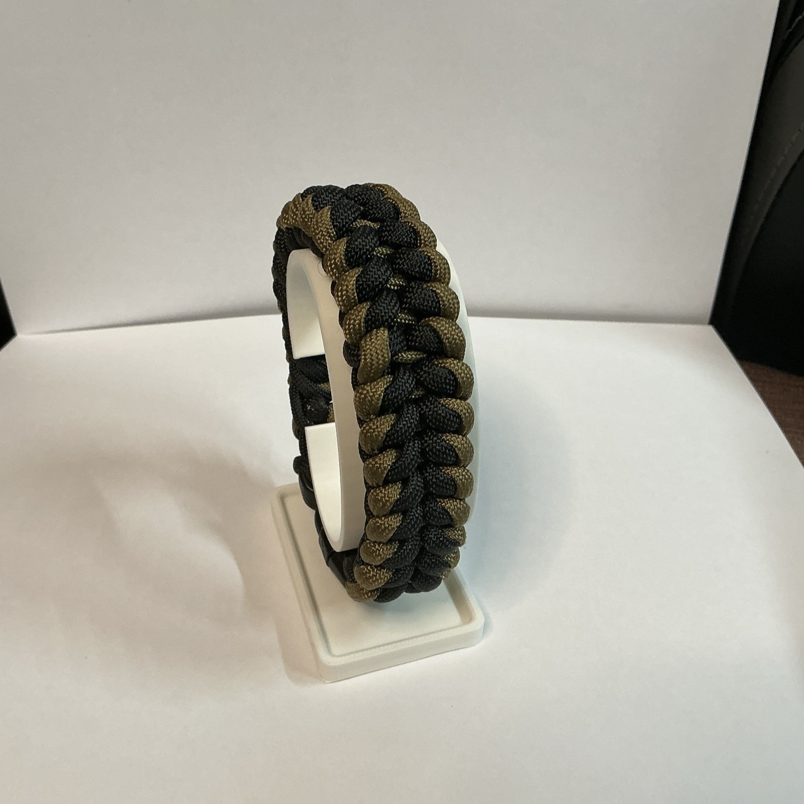Paracord Bracelet 550 Green, Black 9.5 Inches 3/4 In Buckle