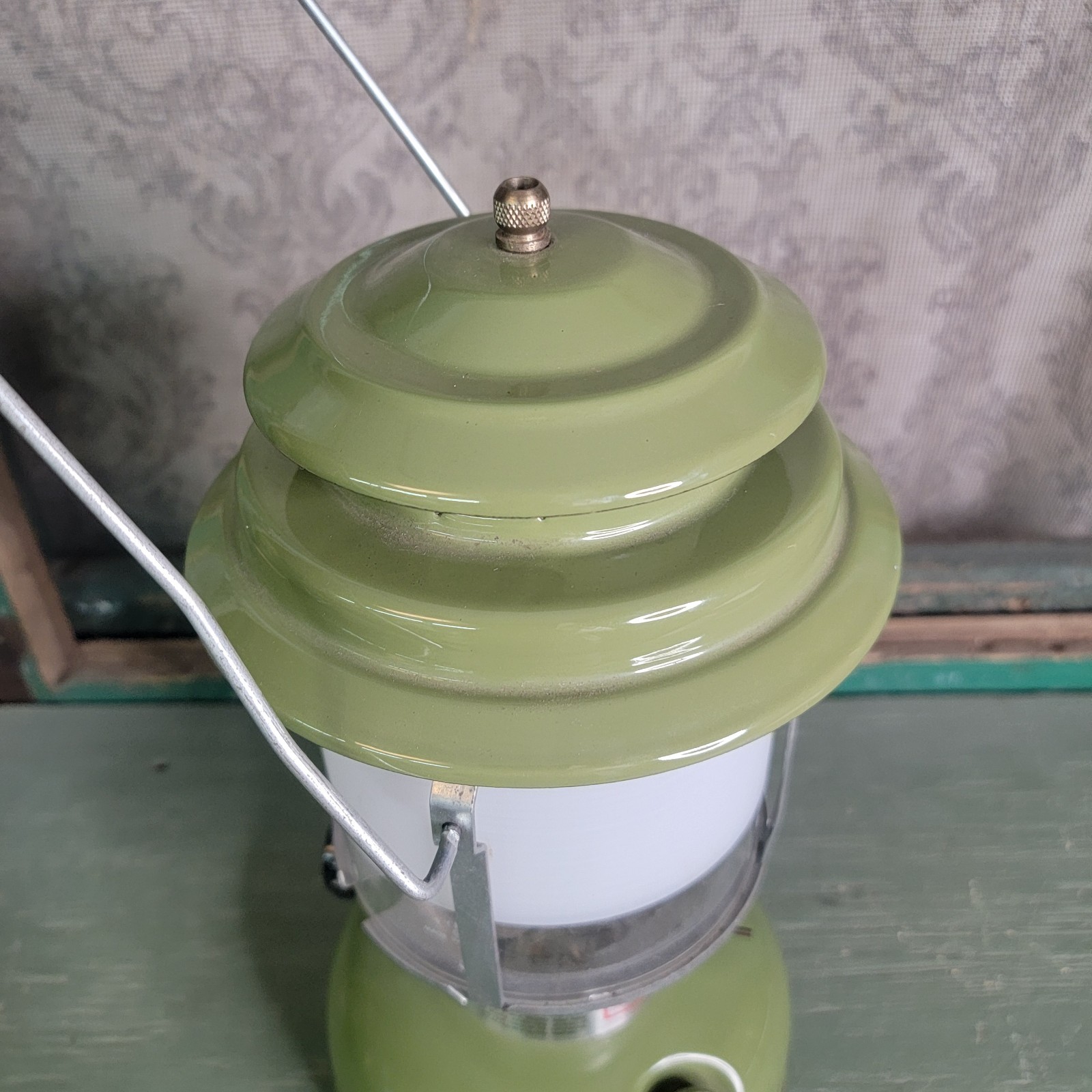 VINTAGE SEARS & ROEBUCK AVOCADO DOUBLE MANTLE LANTERN 72325-1 DATE 3/76 Mint