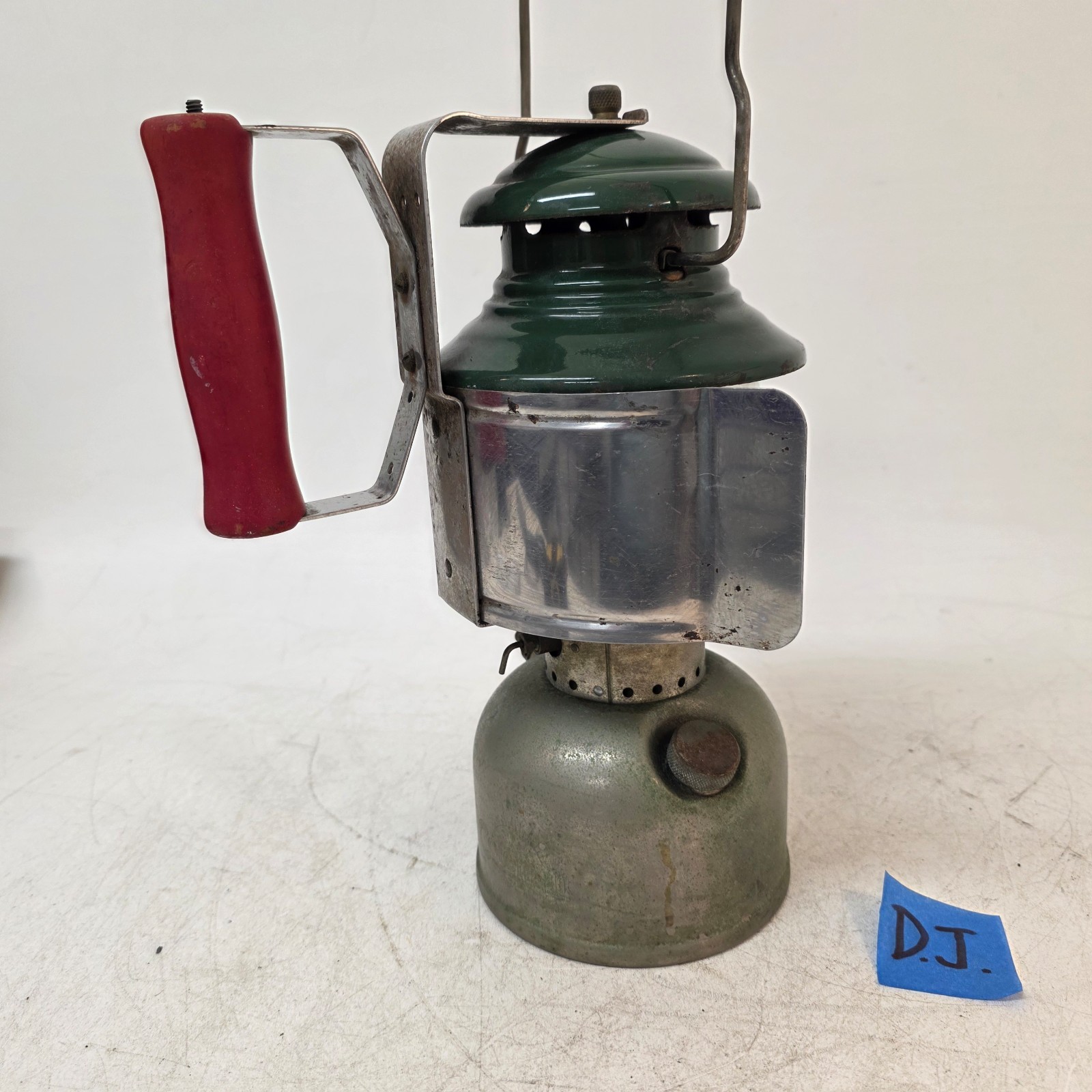 Vintage COLEMAN 202 Professional Lantern, 10-62, Holds w Red Handle Reflector