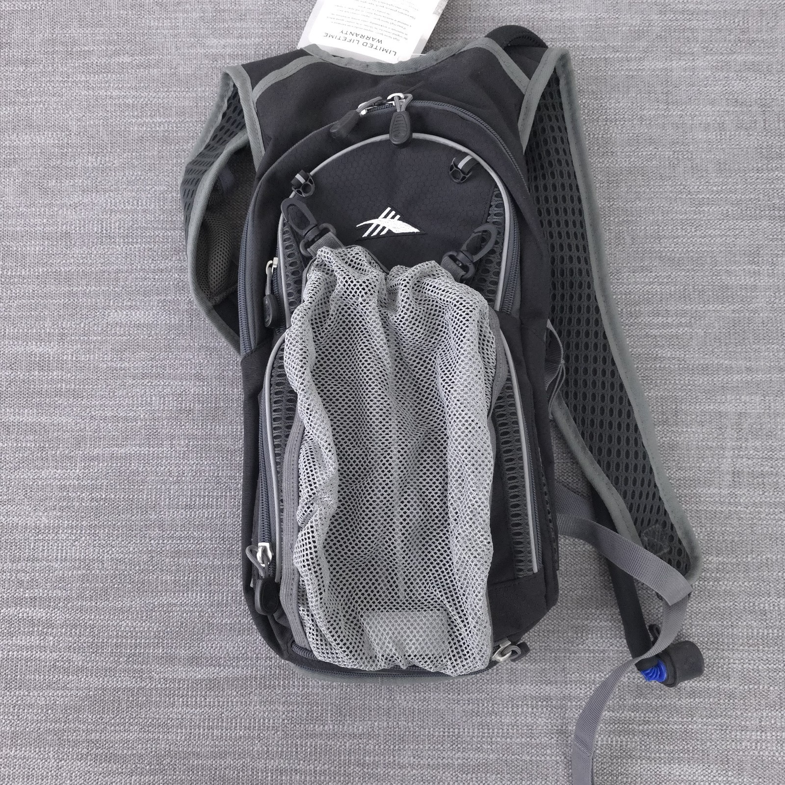 NWT High Sierra Hydration Pack 2 L Organizer Pocket Tuck Away Belt & Sport Flap