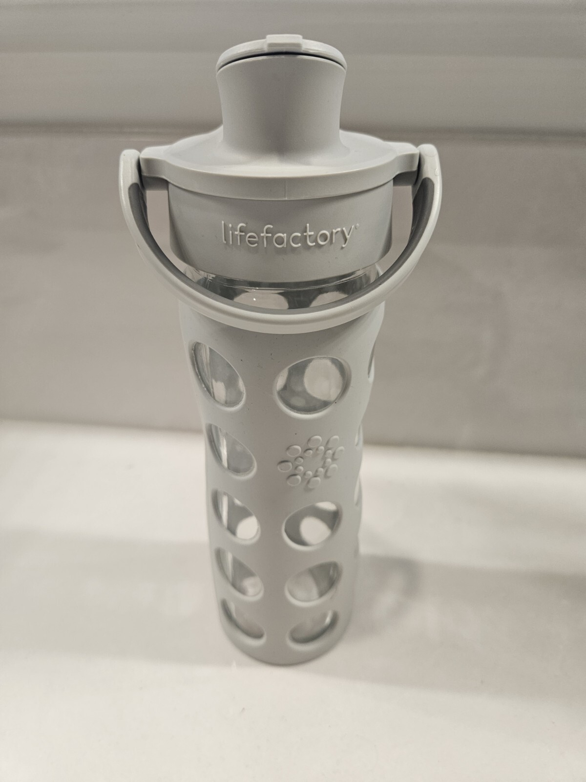 LIFEFACTORY 22 oz Glass & Silicone Water Bottle Grey