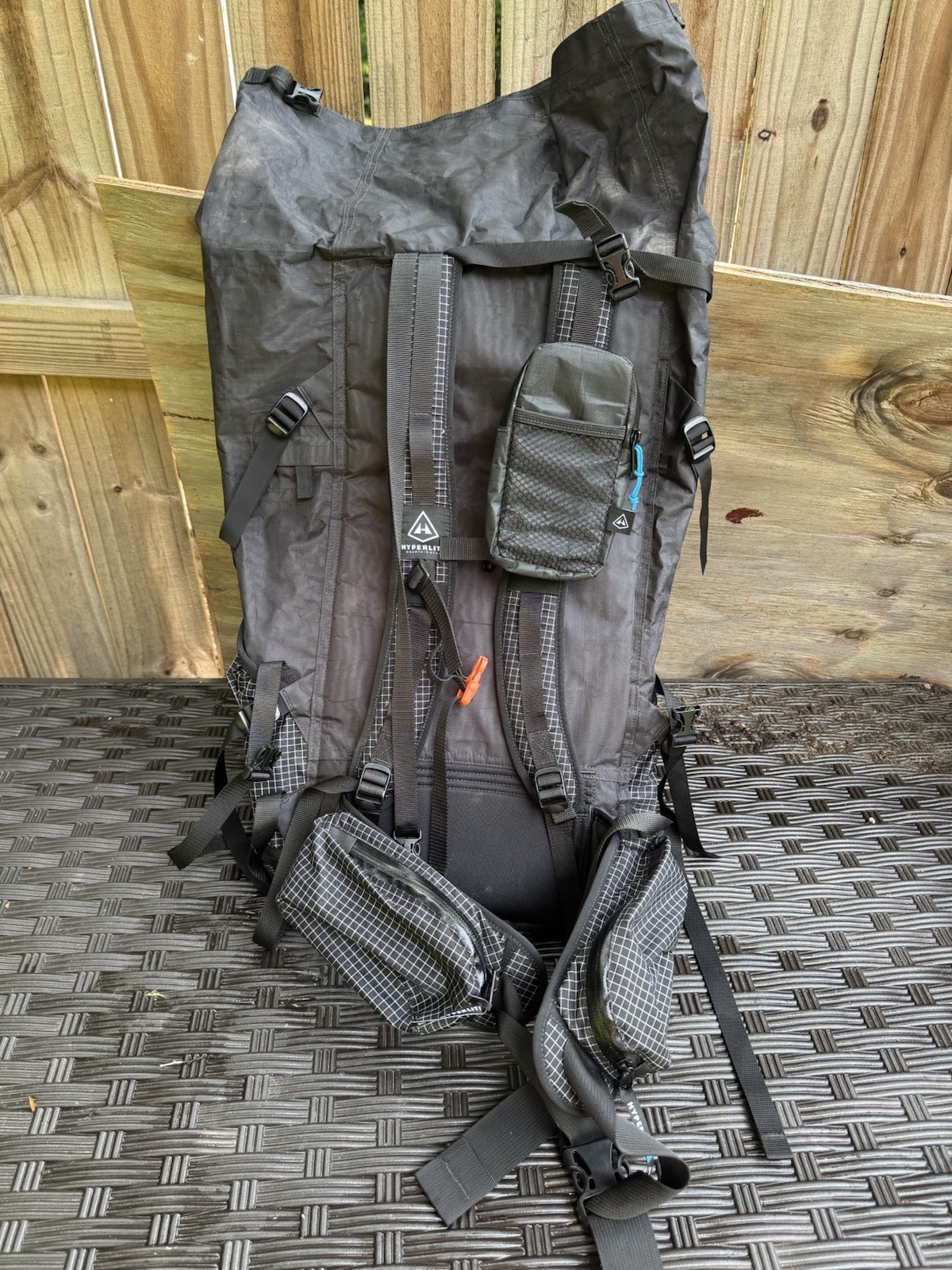 Hyperlite Mountain Gear Southwest 40L Tall Backpack Black (w/ Shoulder Pocket)