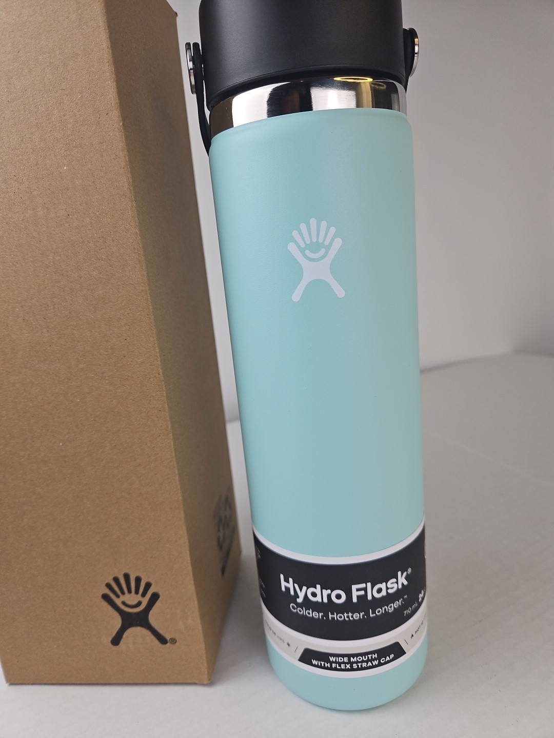 Hydro Flask 24 oz Water Bottle With Flex Straw Cap Color Is Dew Brand New In Box