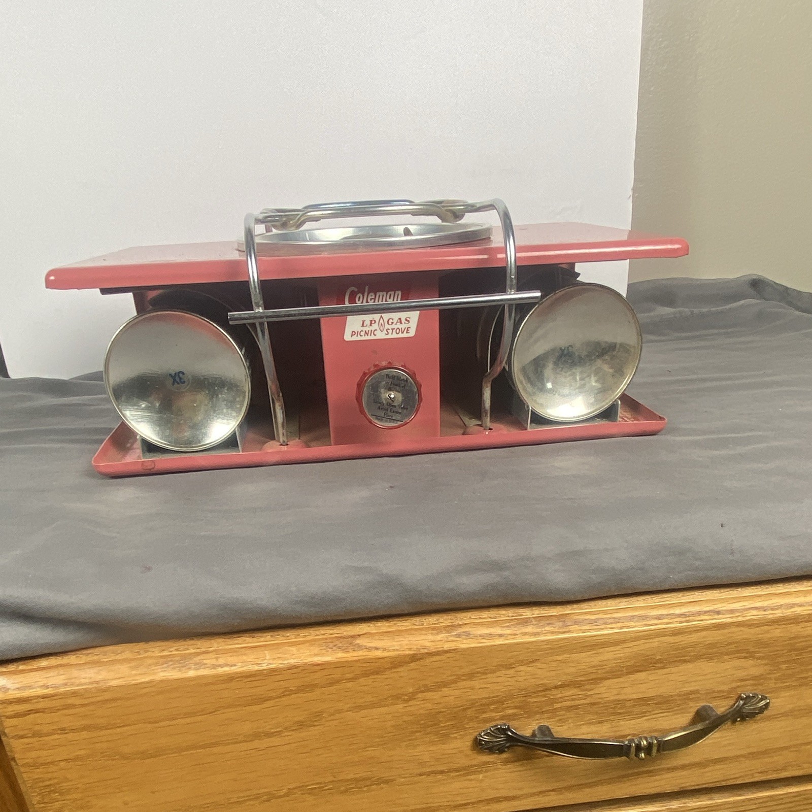 Coleman LP Gas Picnic Stove, 1 Burner Portable Camping Outdoor, Red, 10000 BTU