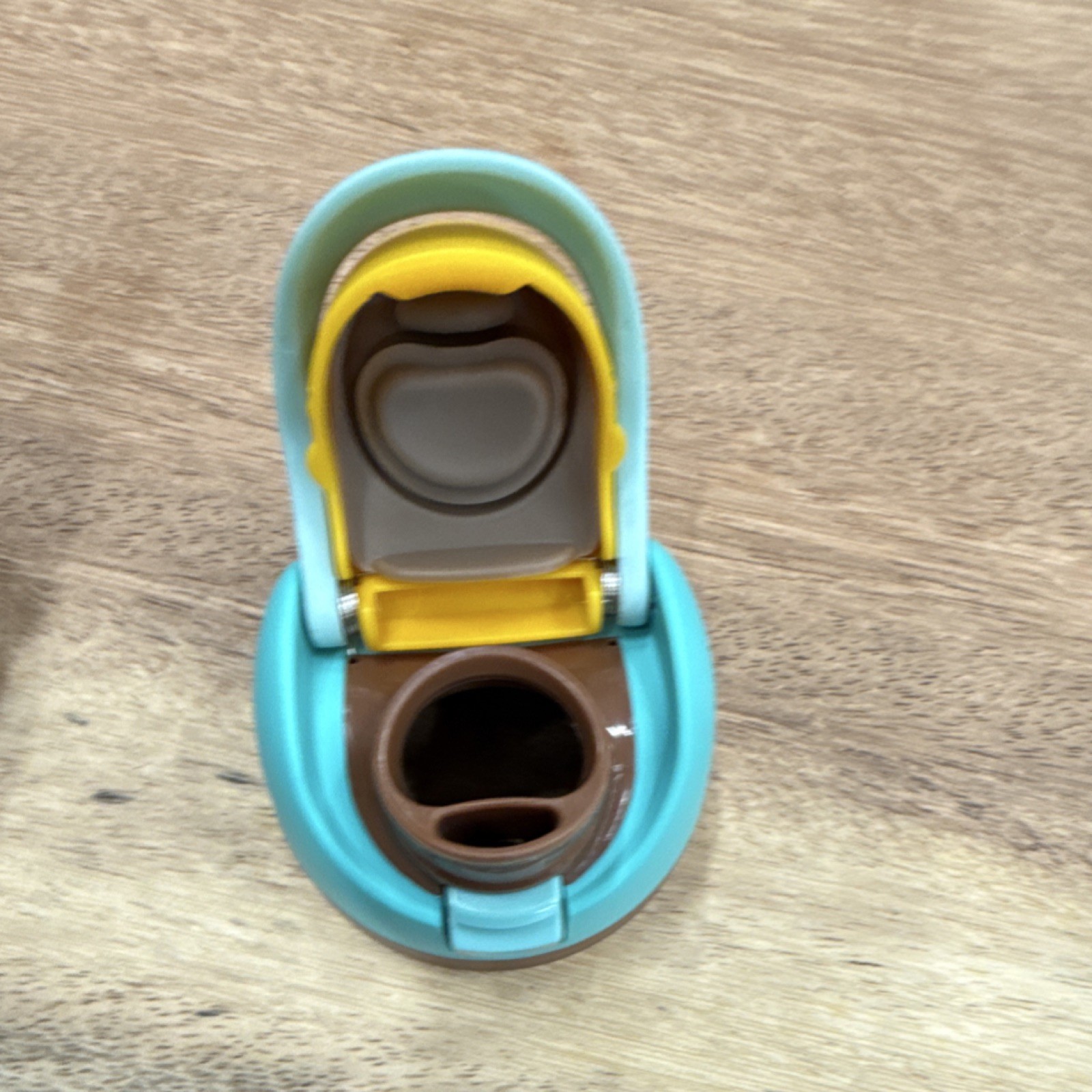 Moukiween Leakproof Flip Lock Replacement Cap Blue Yellow Brown Plastic