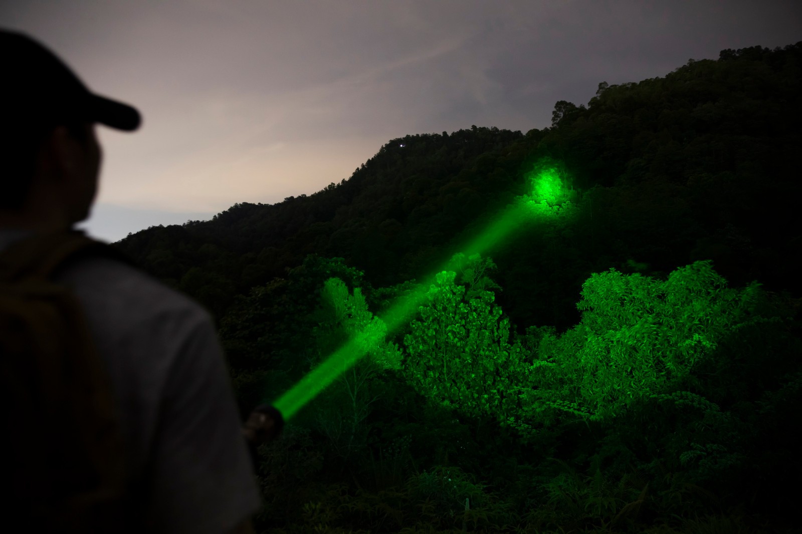 Olight Javelot Turbo 2 Digital Camouflage Premium Kit 1500 M Flashlight, 1800 Lu