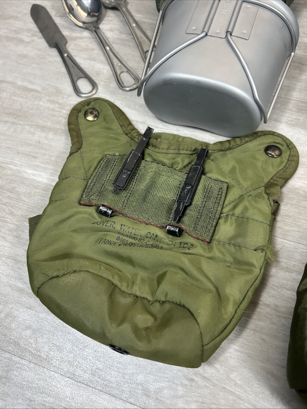 US Military Issue LOT Quart Canteen W/ Pouch LC-2 Green Canteen Cup Utensil