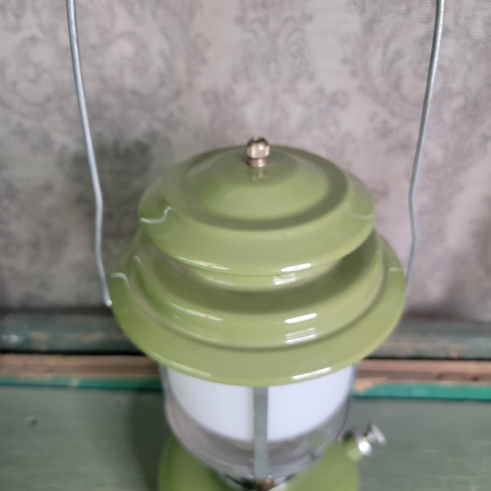 VINTAGE SEARS & ROEBUCK AVOCADO DOUBLE MANTLE LANTERN 72325-1 DATE 3/76 Mint