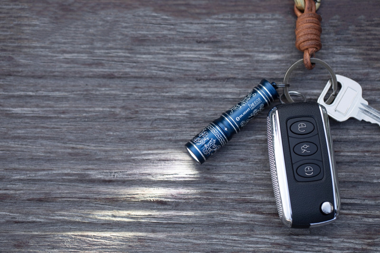 Olight I3E EOS Blue Porcelain EDC Keychain Waterproof Flashlight, 90 Lum, W/AAA