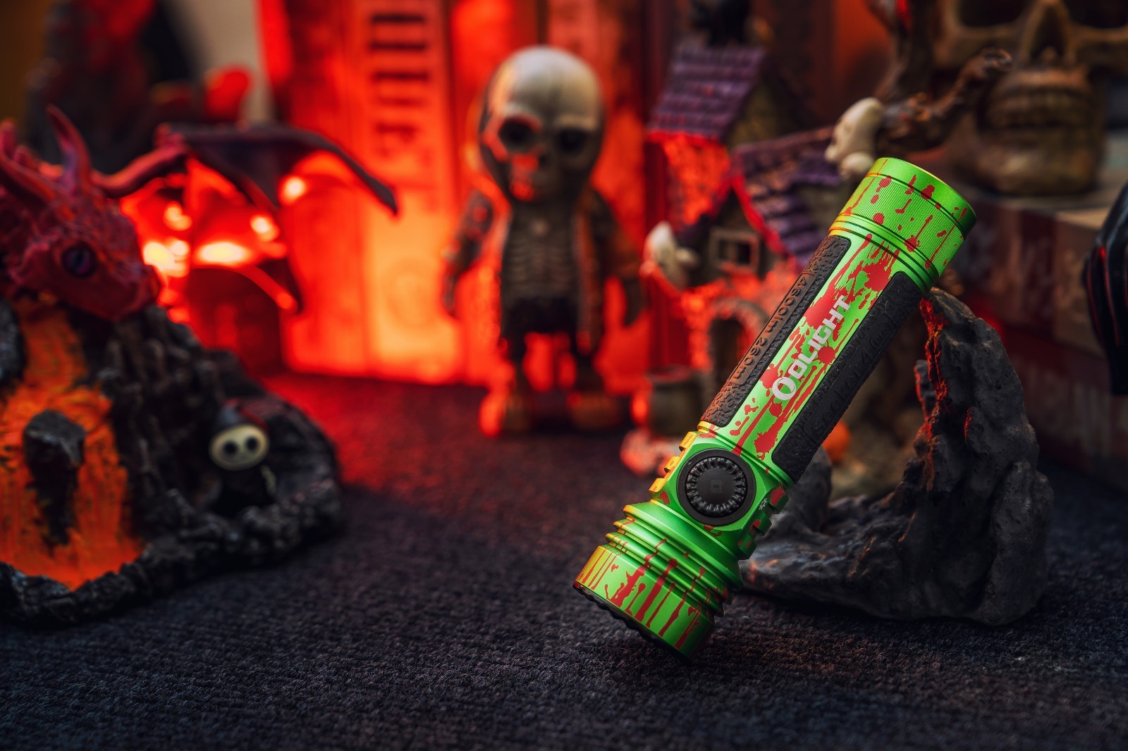 Olight Seeker 4 Pro Zombie Green Flashlight, Versatile Holster, 4600 Lumens, CW