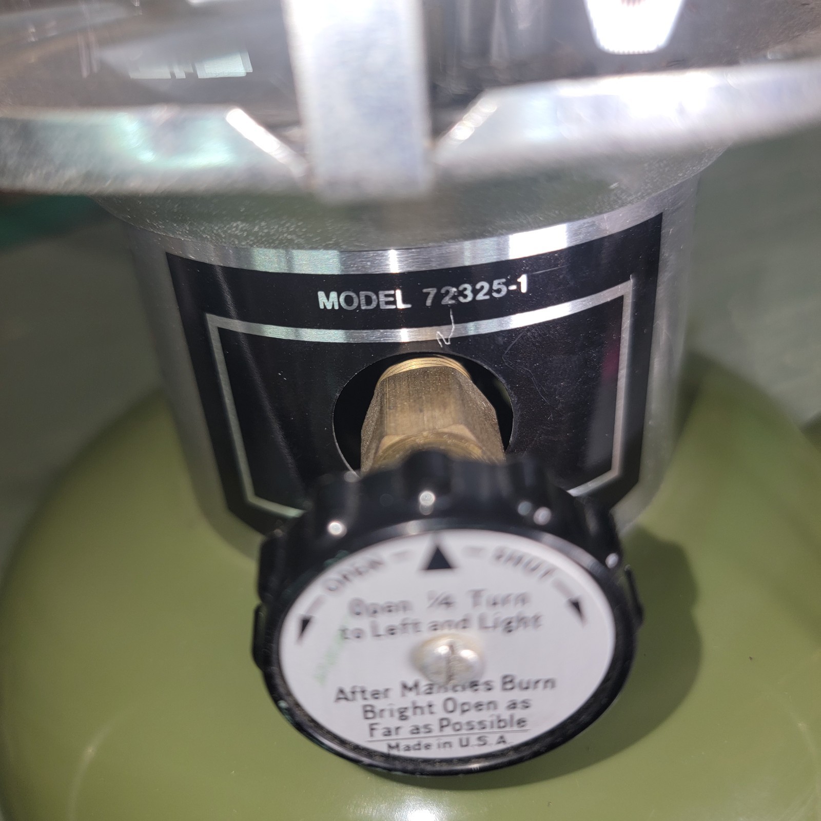 VINTAGE SEARS & ROEBUCK AVOCADO DOUBLE MANTLE LANTERN 72325-1 DATE 3/76 Mint