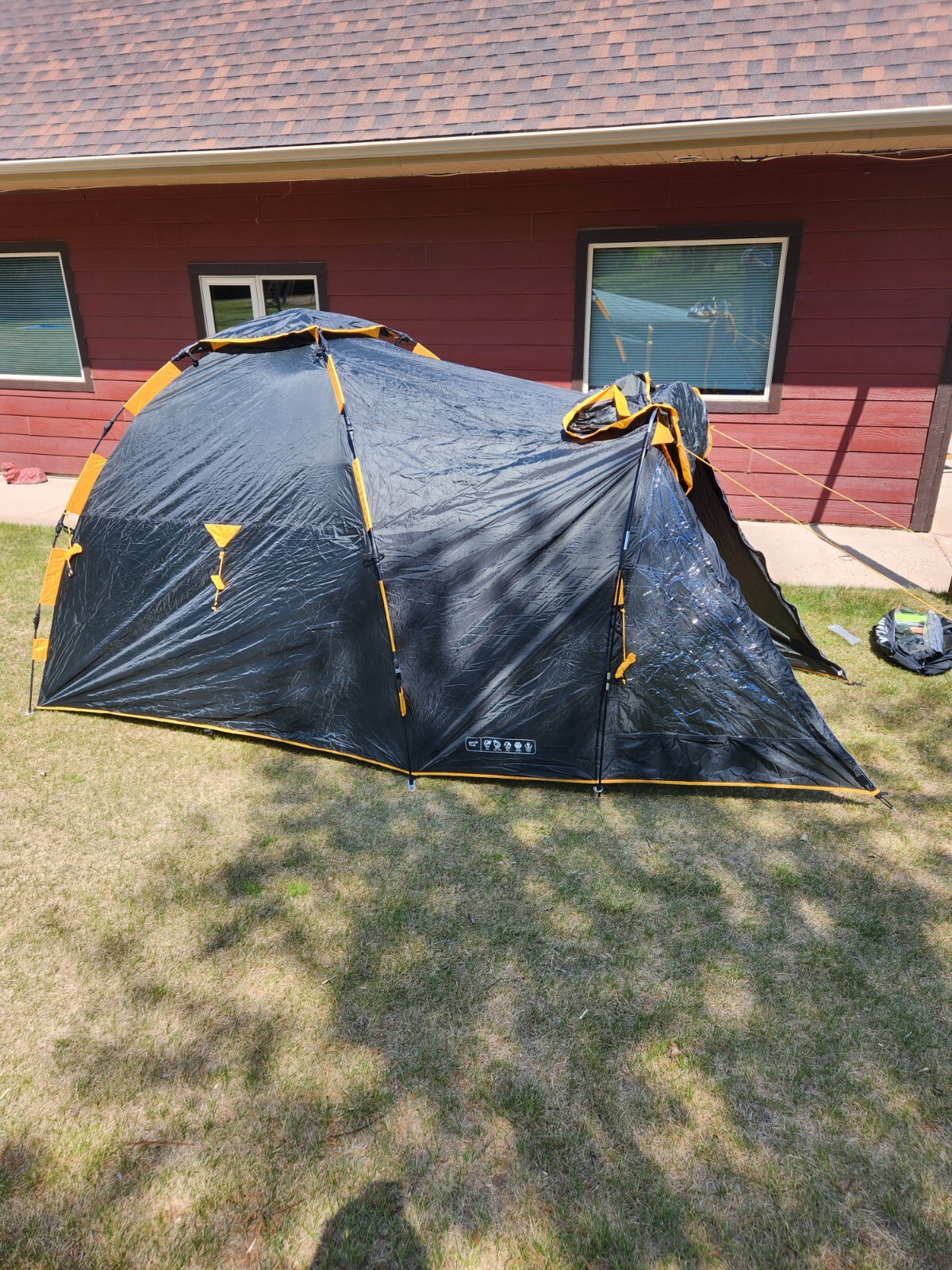 I am selling a Khynam “Biker Plus Tent”.