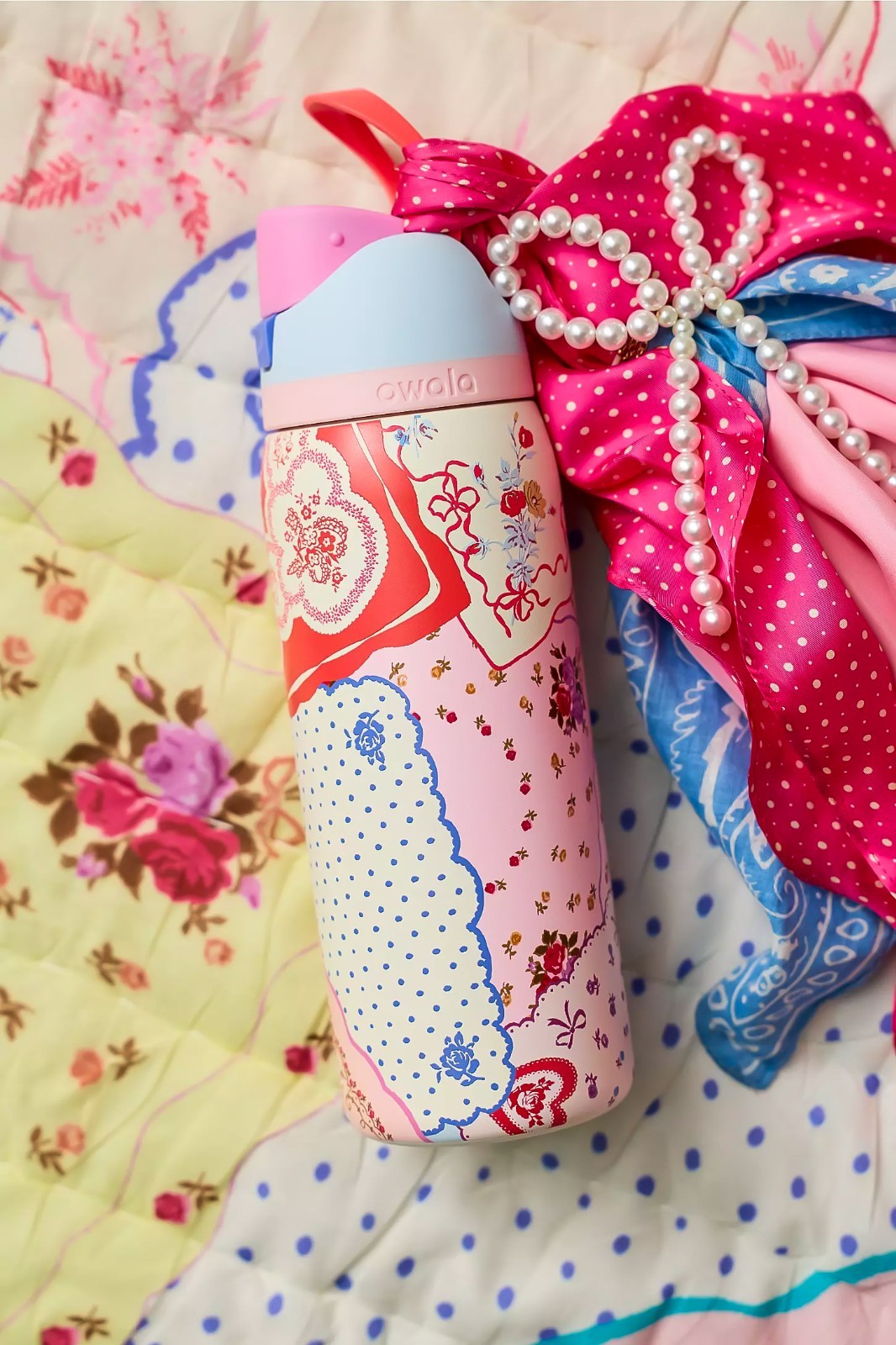 Owala UO Exclusive Hankies Print FreeSip 32 oz Insulated Water Bottle New