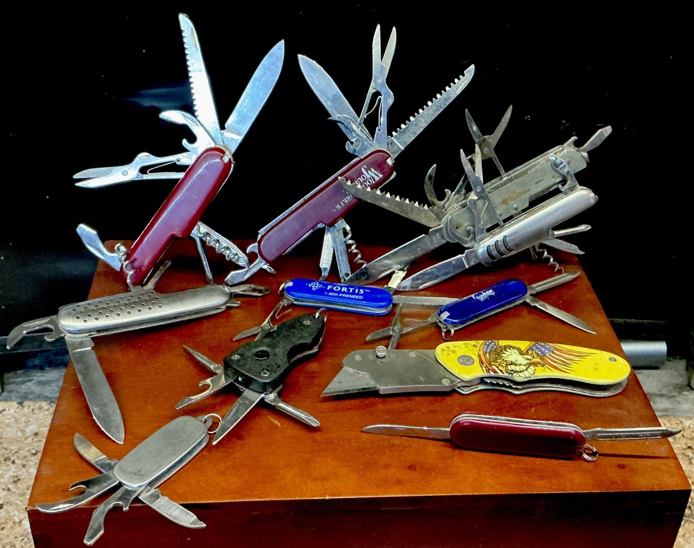 Lot 11 Multitool Knives Folding Swiss Army style camping tools China 1.6 Pounds