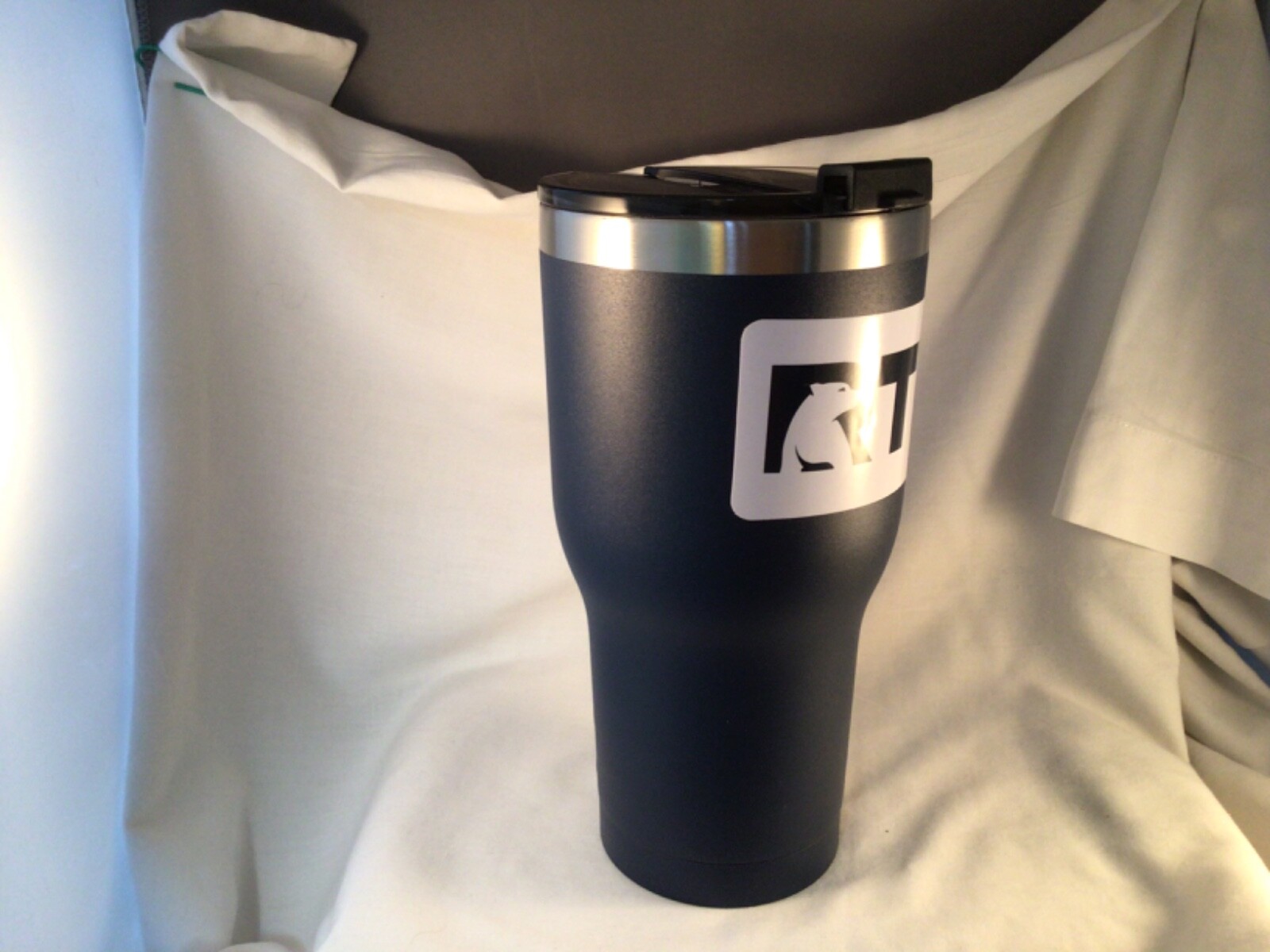 NEW IN BOX 30 OZ RTIC THERMOS WATER BOTTLE NAVY BLUE BY RTIC OUTDOORS