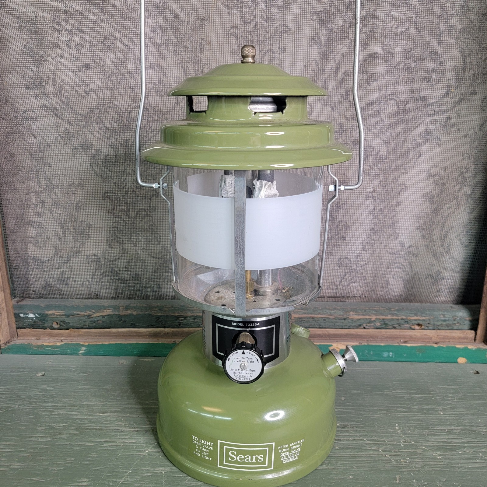 VINTAGE SEARS & ROEBUCK AVOCADO DOUBLE MANTLE LANTERN 72325-1 DATE 3/76 Mint