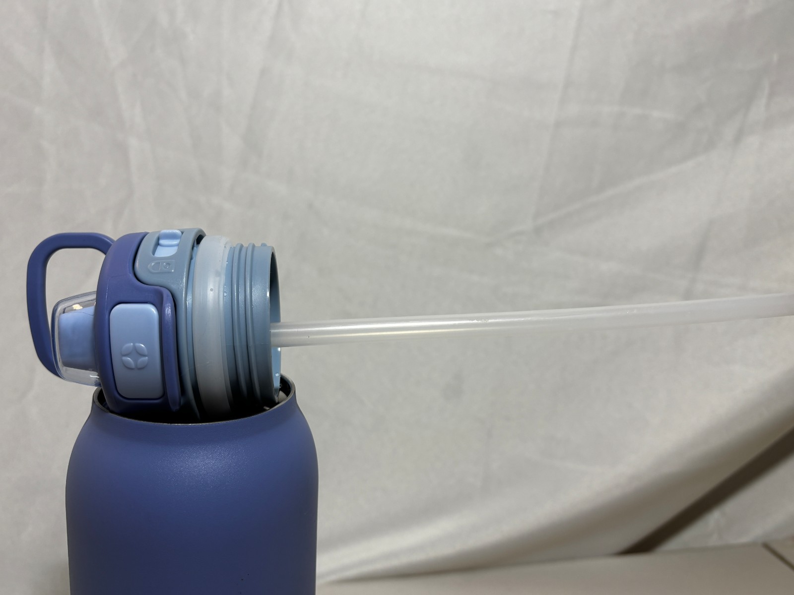 Ello Baby Blue 32 fl oz Water Bottle Flip Lock Lid w/ Straw & Handle
