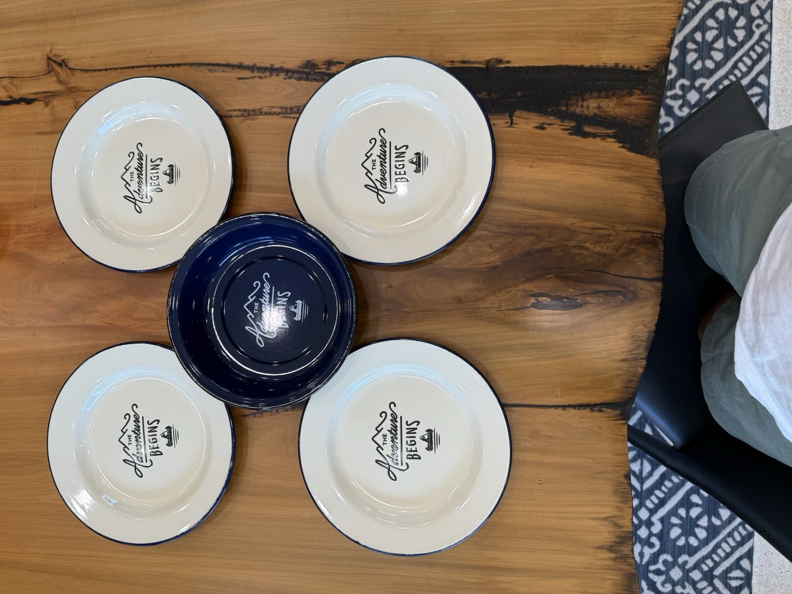 Gentlemens Hardware The Adventure Begins Enamel Dinner 4 Plates Bowl Camping set