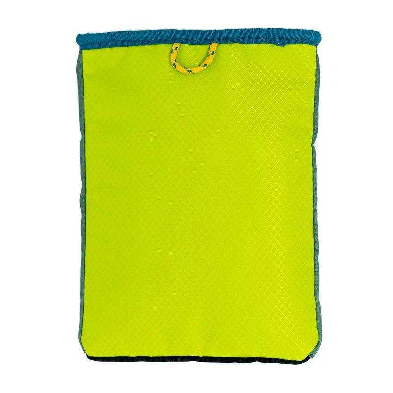 CHUMS Indio Sling Ripstop Nylon 8″ x 6″ x 1″ – Lime Green/Meadow Green