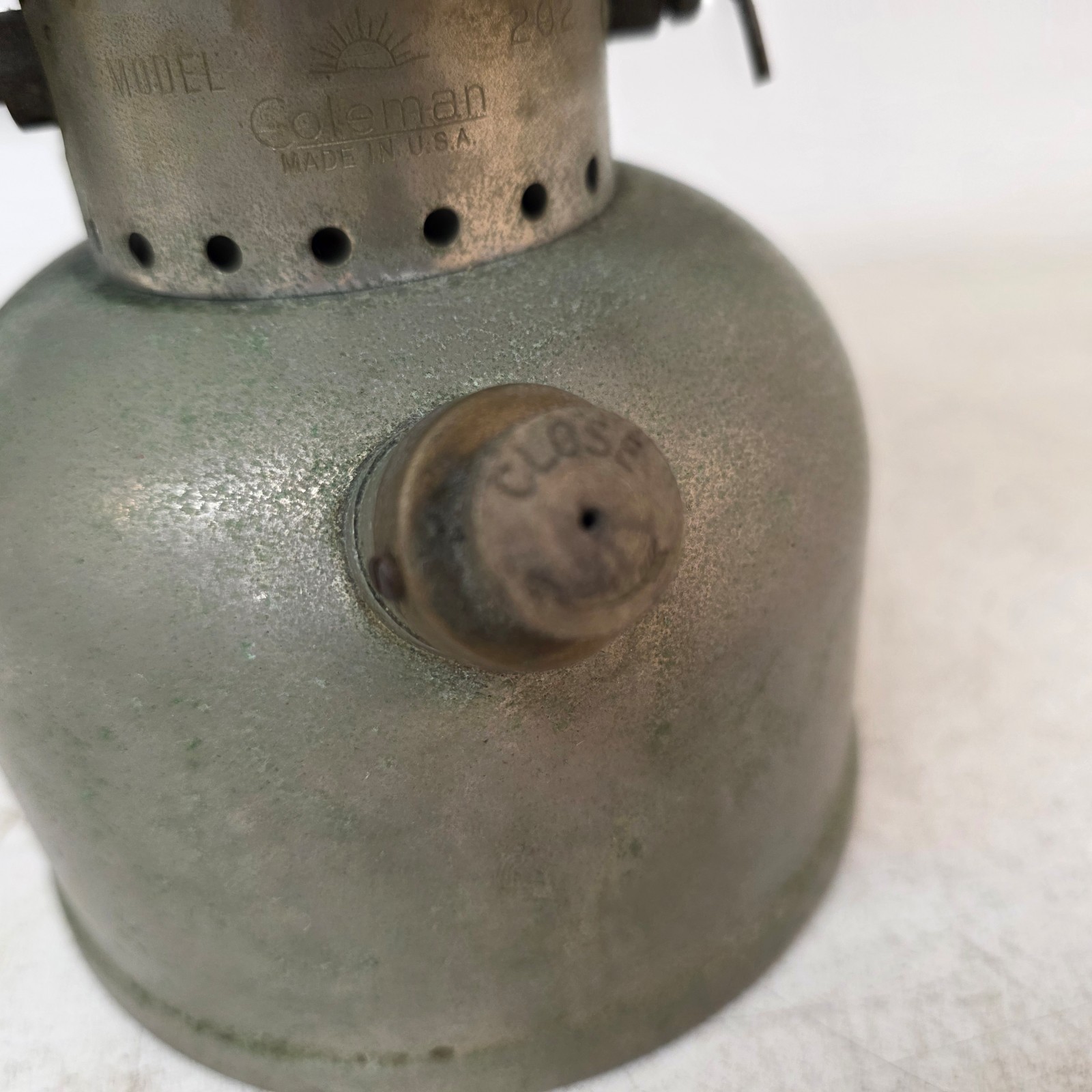 Vintage COLEMAN 202 Professional Lantern, 10-62, Holds w Red Handle Reflector