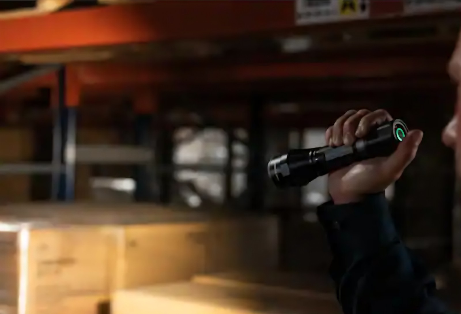 Husky 1800 Lumens Dual Power LED Rechargeable Tactical Focusing Flashlight